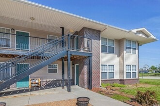 Ottawa Plains Apartments in Ottawa, KS - Foto de edificio - Building Photo