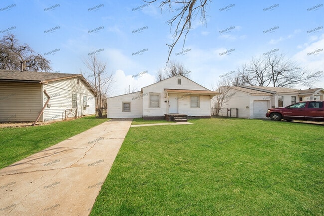 property at 1924 Elm Dr