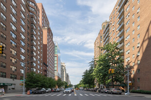 1 Gracie Sq in New York, NY - Foto de edificio - Building Photo