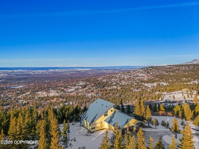 8835 Tower Estates Cir in Anchorage, AK - Building Photo - Building Photo