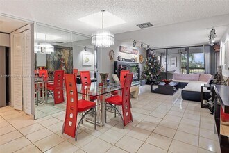 16401 Golf Club Rd, Unit 305 in Weston, FL - Building Photo - Building Photo
