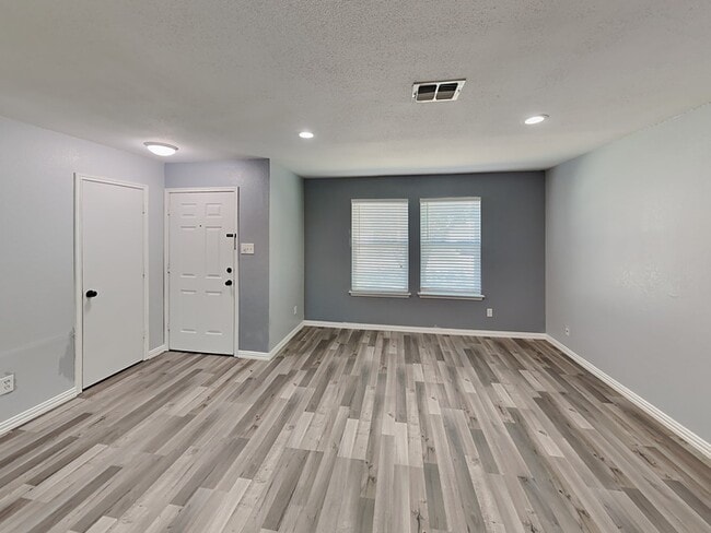 3808 Bandera Ranch Rd in Roanoke, TX - Foto de edificio - Building Photo