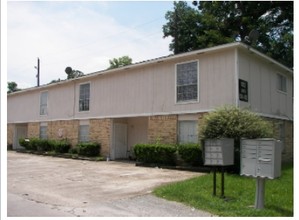 The Willow Apartments in Humble, TX - Building Photo - Building Photo