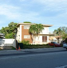 8020 N Bayshore Dr in Miami, FL - Building Photo - Building Photo