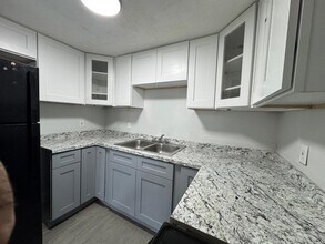 13701 N 21st St in Tampa, FL - Building Photo - Building Photo