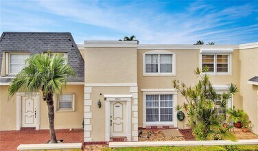 2421 NE 10th St in Hallandale Beach, FL - Building Photo - Building Photo