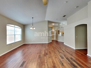 7029 Monarch Park Dr in Apollo Beach, FL - Building Photo - Building Photo