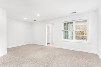 Saw Mill Square Apartments in North Kingstown, RI - Building Photo - Building Photo