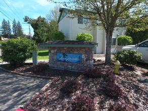 Lund Pointe Apartments in Port Orchard, WA - Building Photo - Building Photo