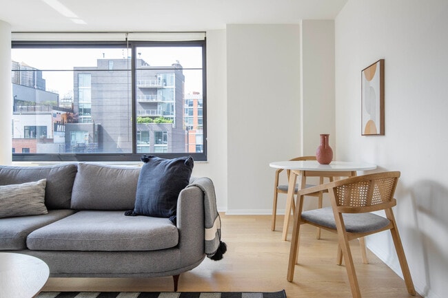 180 W 20th St in New York, NY - Building Photo - Building Photo