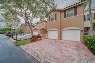 11336 NW 54th Terrace in Doral, FL - Building Photo - Building Photo