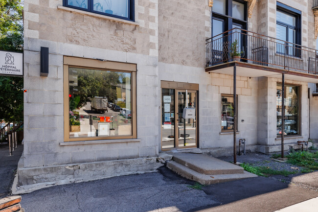 3400 Saint-Antoine Rue O in Montréal, QC - Building Photo - Building Photo