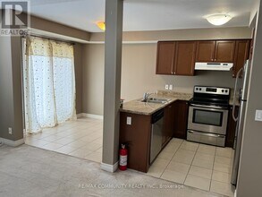 2354 Steeplechase St in Oshawa, ON - Building Photo - Building Photo