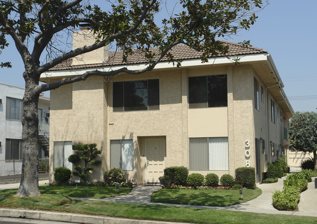 308 N Monterey St in Alhambra, CA - Building Photo