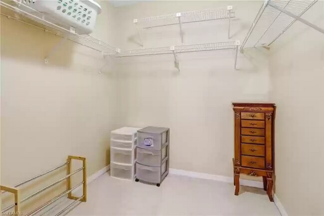 5675 Whitaker Rd in Naples, FL - Building Photo - Building Photo