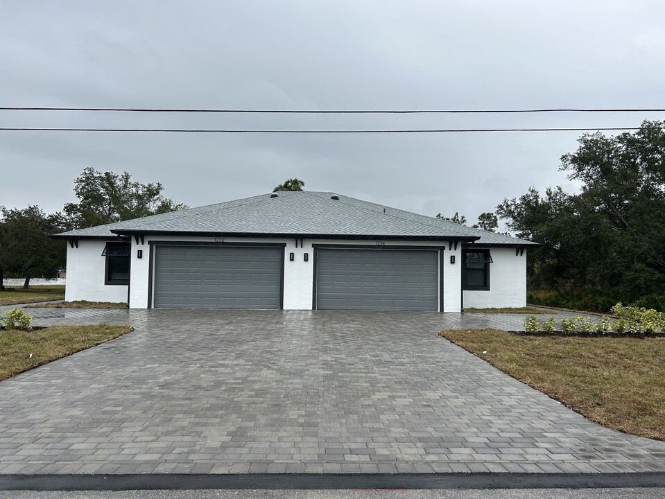 1234-1234 Oceanic Rd in Port Charlotte, FL - Building Photo