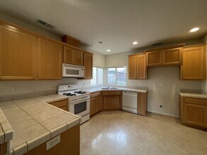 1307 Yosemite Dr in Chico, CA - Building Photo - Building Photo