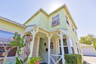 10810 Huston St in North Hollywood, CA - Building Photo - Building Photo