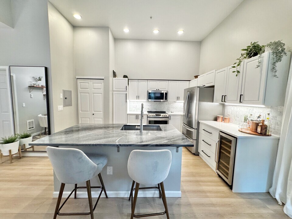 16125 Juanita Woodinville Way NE, Unit 1701 in Bothell, WA - Building Photo