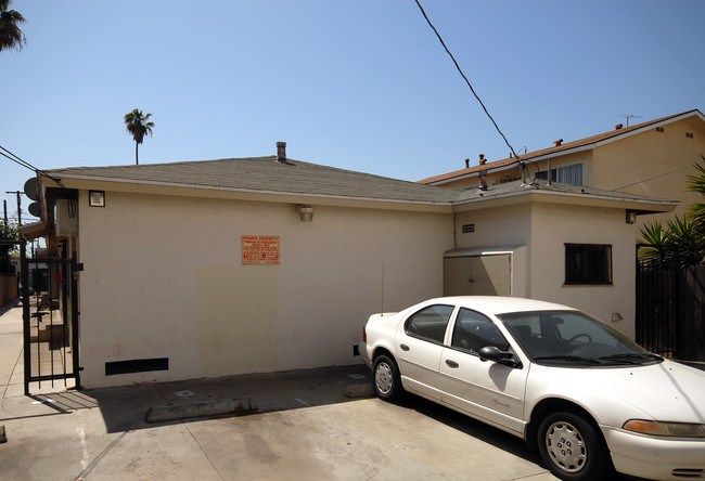 921 E 5th St in Long Beach, CA - Foto de edificio - Building Photo