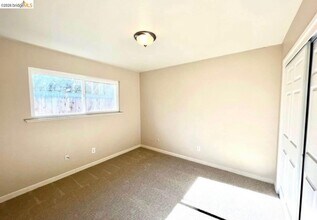 31 Sunset Dr in Antioch, CA - Building Photo - Building Photo