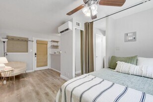 1111 W 10th St in Austin, TX - Building Photo