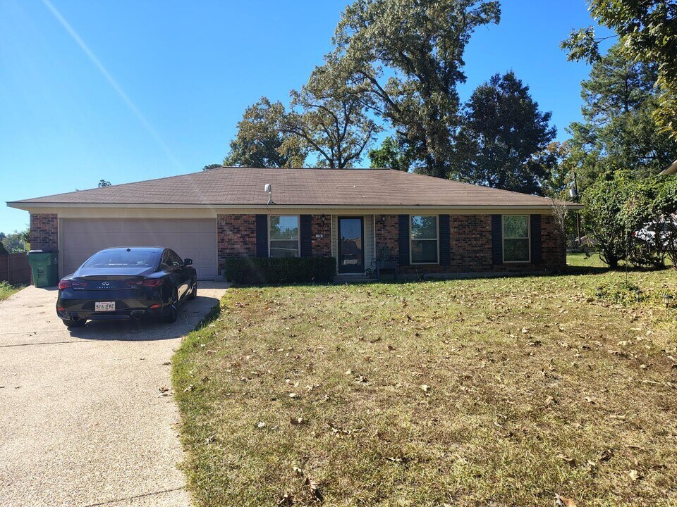 126 Deerbrook in Dry Prong, LA - Building Photo