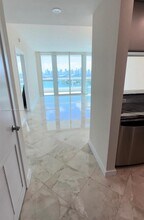 540 West Ave, Unit 2212 in Miami Beach, FL - Foto de edificio - Building Photo