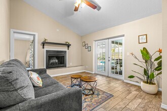 9444 Laura Anne Dr in Seminole, FL - Building Photo - Building Photo