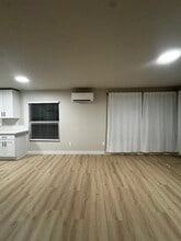 7414 N Albina Ave in Portland, OR - Foto de edificio - Building Photo