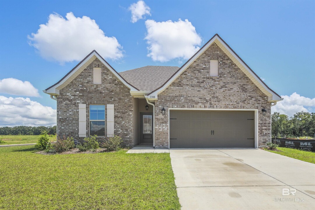 1388 Fenton Cir in Foley, AL - Foto de edificio