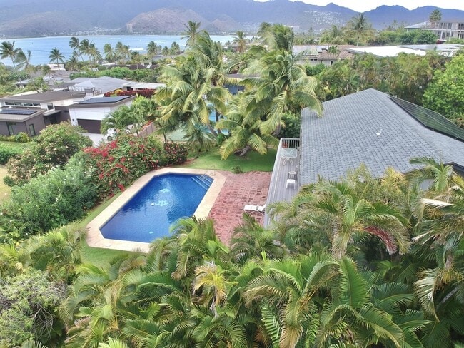 property at 37 Hanapepe Loop