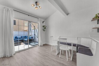 2819 Briar Knoll Dr in Henderson, NV - Foto de edificio - Building Photo