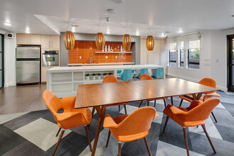 5600 Wilshire in Los Angeles, CA - Building Photo - Building Photo