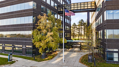 Lofts at Tiffany Springs in Kansas City, MO - Foto de edificio - Building Photo