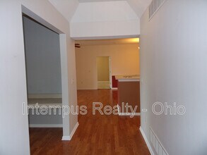 8057 Crane's Crossing Dr in Lewis Center, OH - Building Photo - Building Photo