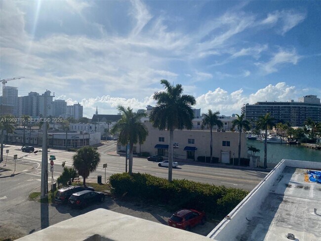 7118 Bonita Dr in Miami Beach, FL - Building Photo - Building Photo