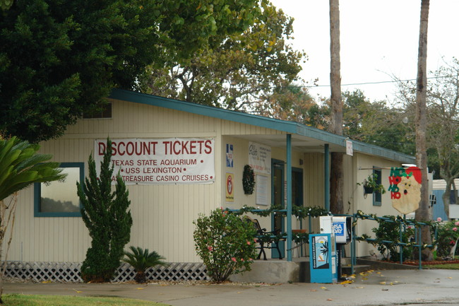 Colonial Del Ray RV Park in Corpus Christi, TX - Building Photo - Building Photo