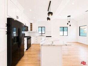 818 N Genesee Ave in Los Angeles, CA - Building Photo - Building Photo