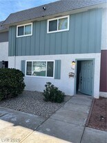 508 Greenbriar Townhouse Way in Las Vegas, NV - Building Photo