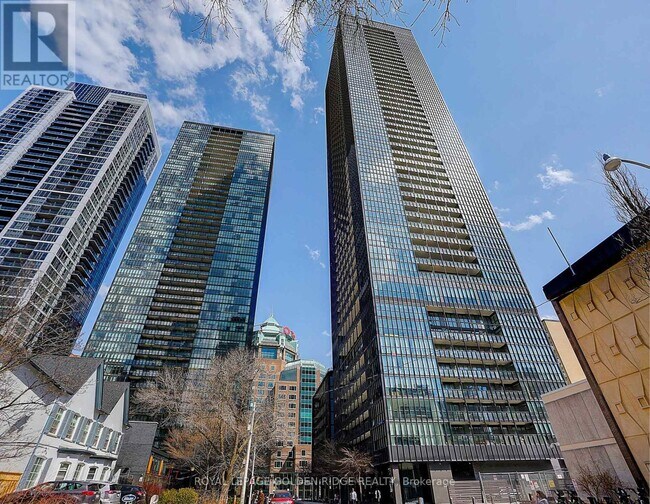 101 Charles St E in Toronto, ON - Building Photo - Building Photo