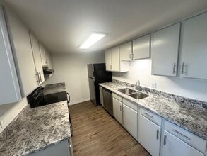 1505 W Pearl St in Granbury, TX - Building Photo - Building Photo