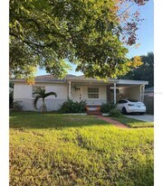 2116 W St John St in Tampa, FL - Building Photo