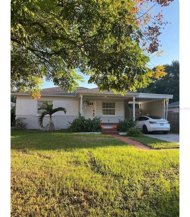 property at 2116 W St John St