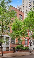 250 W 74th St in New York, NY - Building Photo - Primary Photo