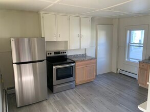 3 High St, Unit A in Waterville, ME - Foto de edificio - Building Photo