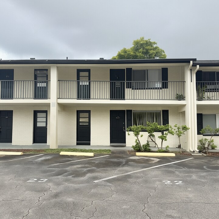 2 N Fernwood Ave in Clearwater, FL - Building Photo