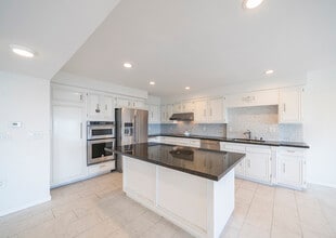 2209 W 25th St, Unit #7 in San Pedro, CA - Building Photo - Building Photo