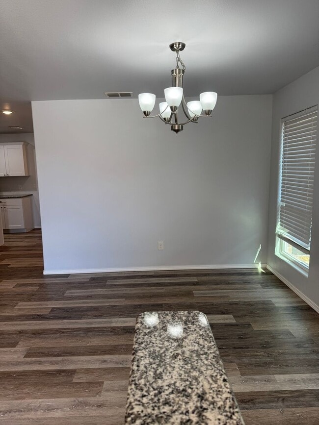 1106 N Englewood Ave in Lubbock, TX - Building Photo - Building Photo