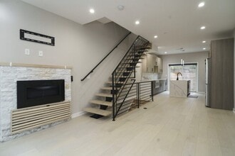 1449 N Myrtlewood St in Philadelphia, PA - Foto de edificio - Building Photo